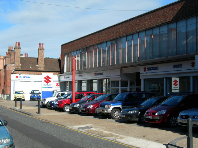 Image of car dealership in the sunshine